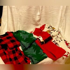 4 pair of Holiday pjs 5T